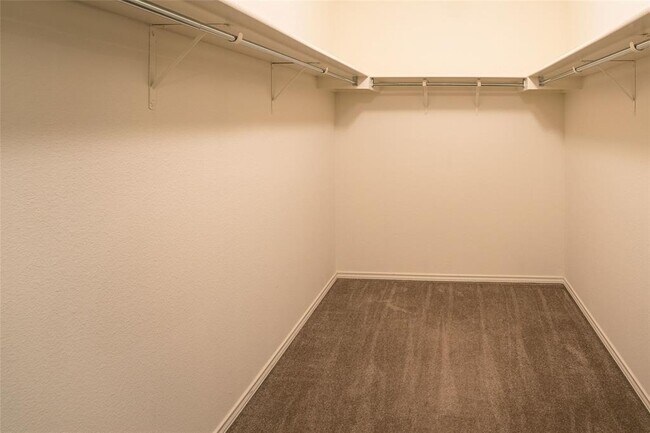 Building Photo - 612 Dark Tree Ln