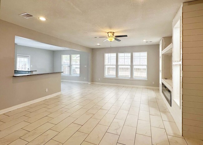 Building Photo - 7638 Bronze Trail Dr