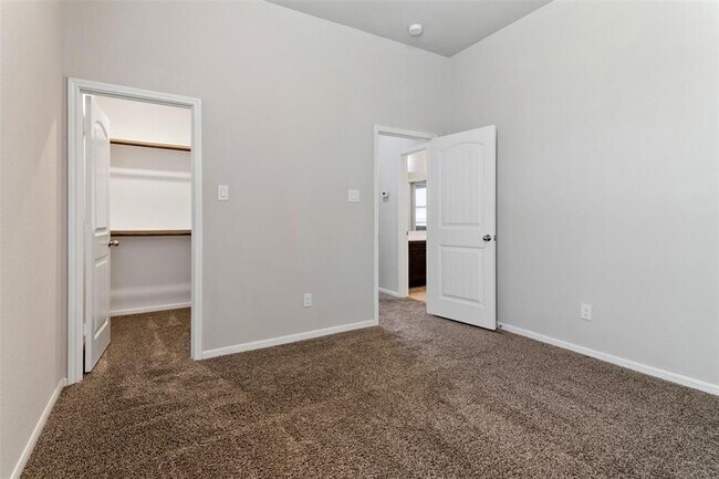 Building Photo - 4926 Thunder Creek Ln