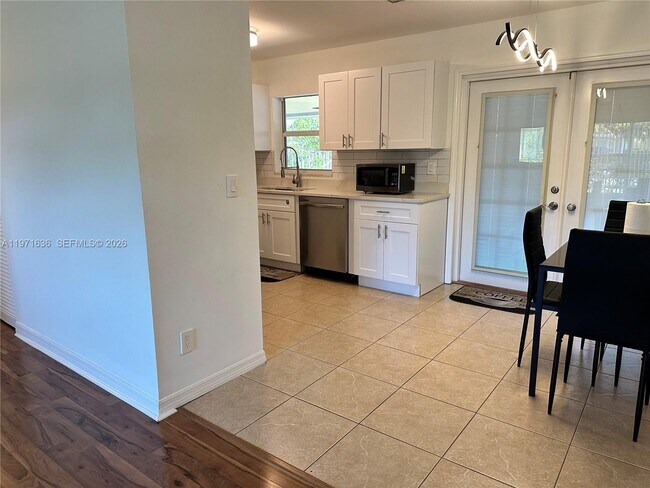 Building Photo - 108 SE Soneto Ct