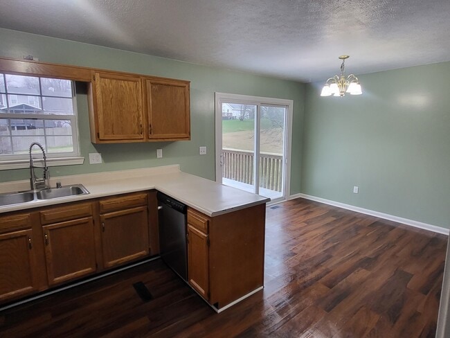 Building Photo - 405 Bertha Way