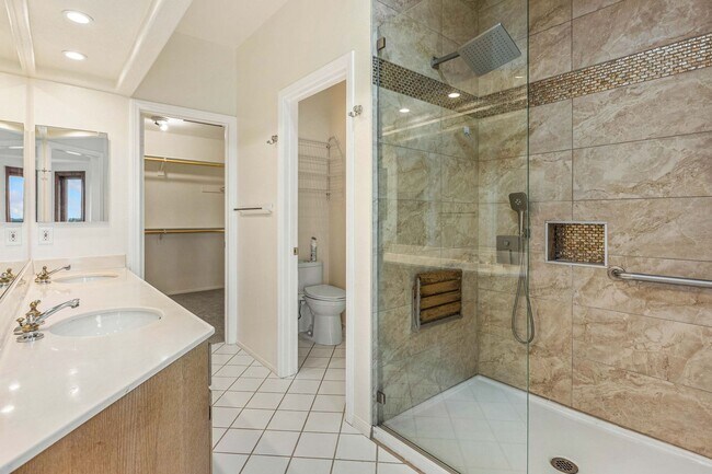 Building Photo - Stunning Home for Rent in Tierra Mesa, Sorrento Valley