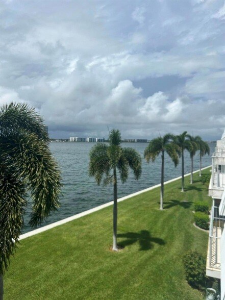 Building Photo - 1025 Sugar Sands Blvd