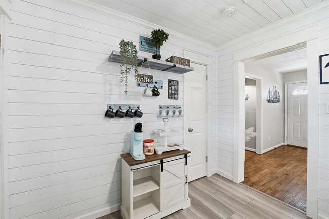 Building Photo - 3101 Kleinmann Ave