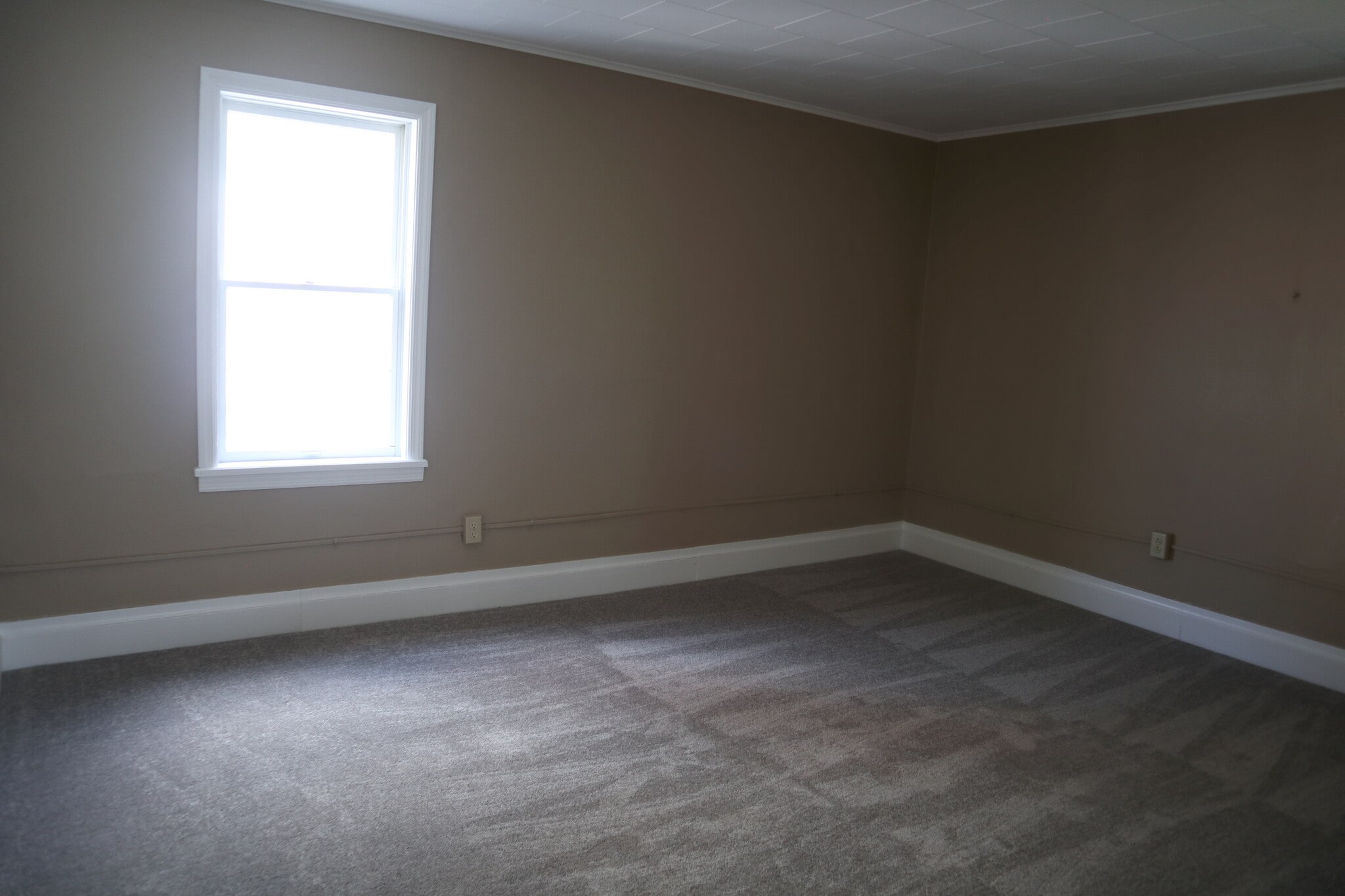 Building Photo - 606 2nd St