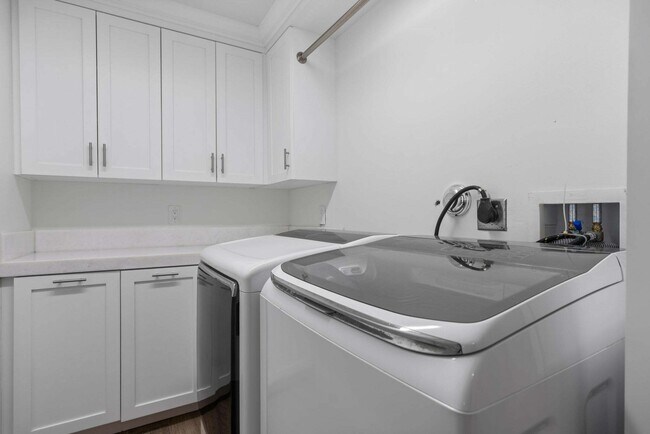 Building Photo - 6204 Celadon Cir