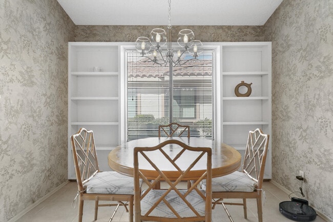 Building Photo - 175 Gran Via