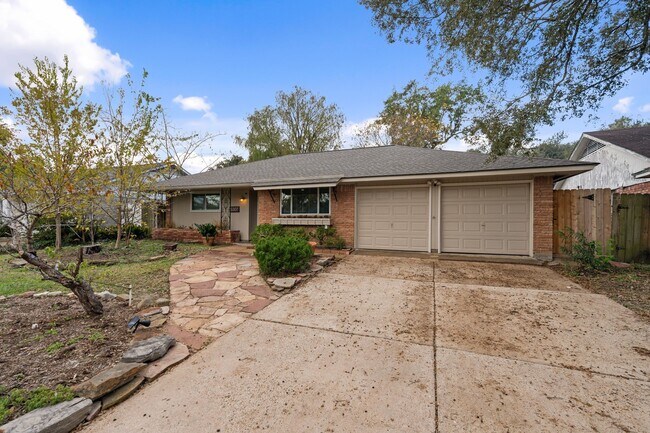 Building Photo - 5307 Poinciana Dr