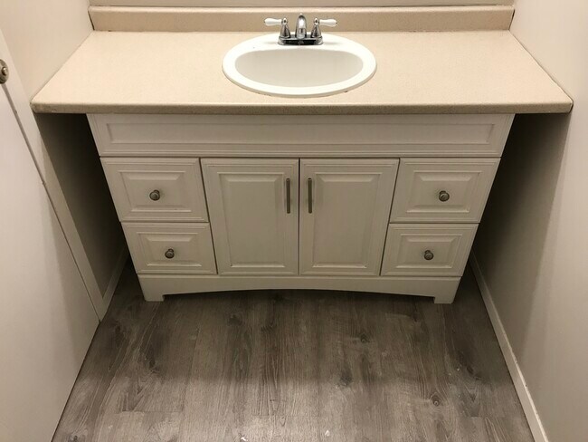 Building Photo - 351 Chicago Rd