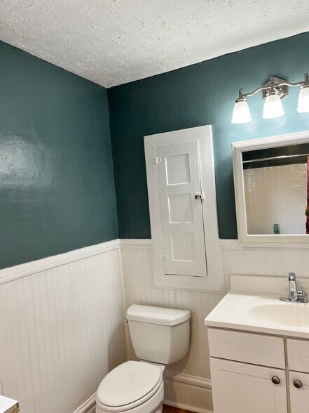 Upstairs full bath - 109 Westwood Ave