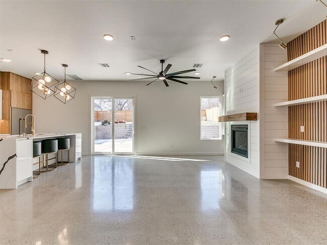 Building Photo - 605 N Idaho Ave