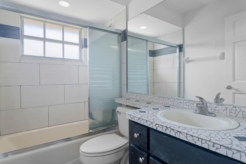 Building Photo - 802 Abbott Ave