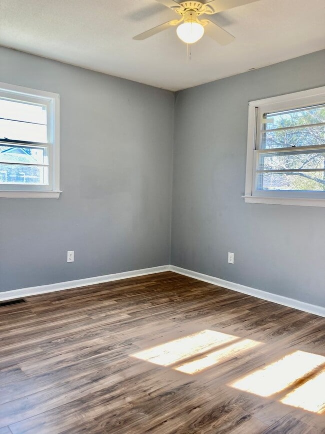 Building Photo - 3 Bedroom 1 Bathroom Home w/ Bonus Off of Gum Branch Rd.