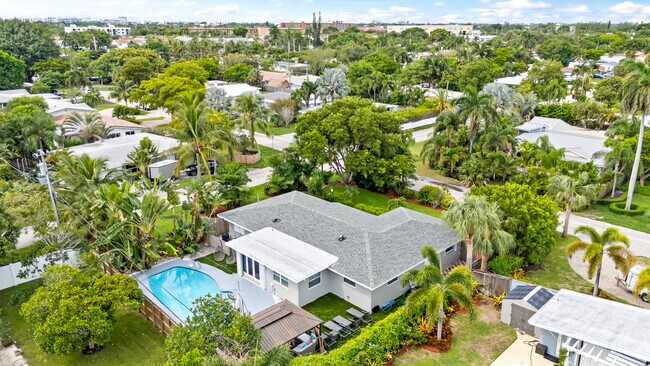 Building Photo - 1800 NE 28th Ave