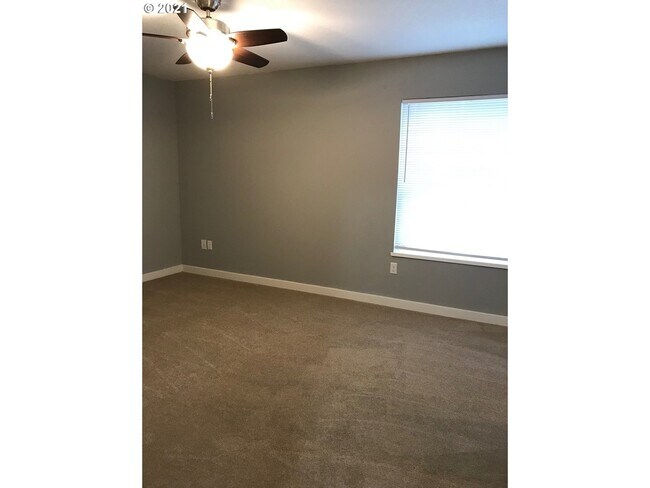 Building Photo - 6867 N Fessenden St