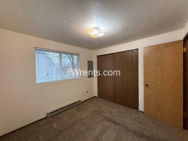 Building Photo - 28-30 E. Courtland