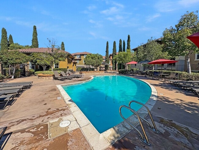 Building Photo - Beautiful 2B/2.5BA located in Santee!