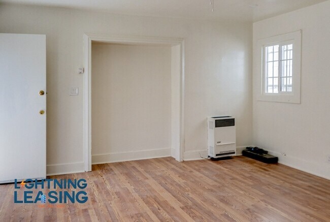 Building Photo - 1326 N Serrano Ave