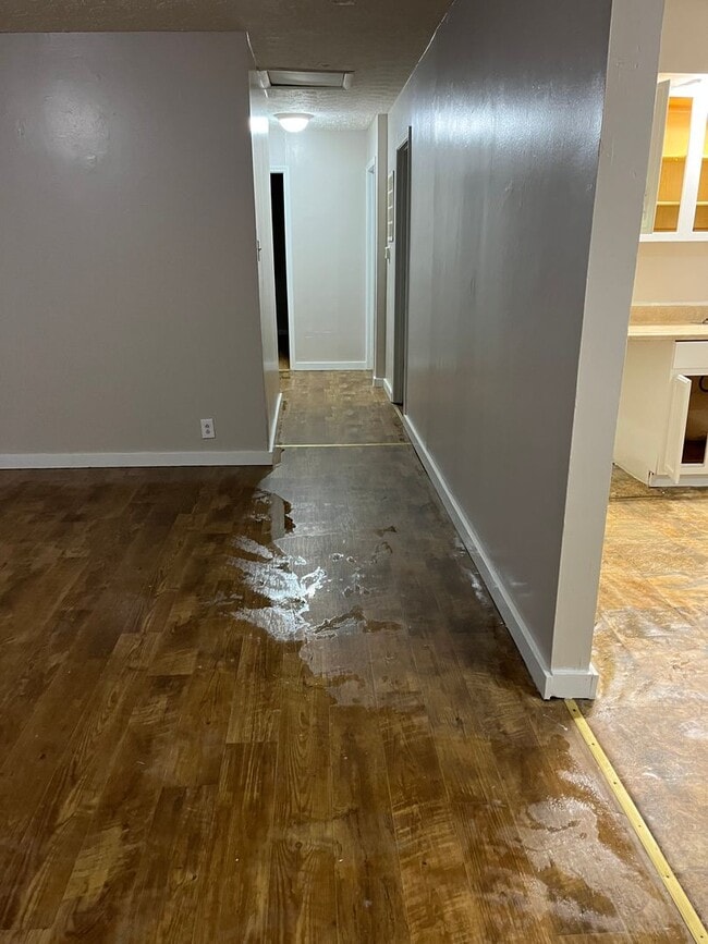 Building Photo - 3 Bedroom Home in St. Albans