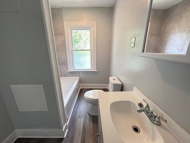 Building Photo - 949-951 Ferndale Ave