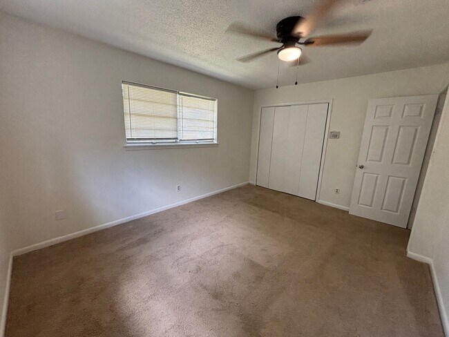 Building Photo - CHARMING UPDATED HOME IN MCRARY'S SOUTHERN HILLS