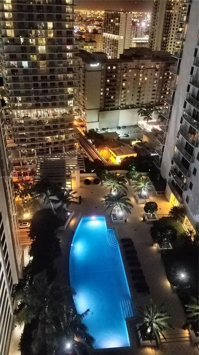 Building Photo - 1060 Brickell Ave