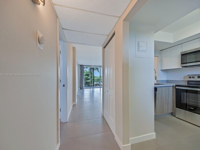 Building Photo - 108 Royal Pk Dr