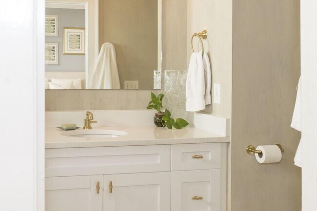 Building Photo - 801 Durant Pl NE