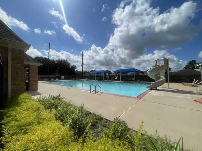 Building Photo - 17150 Summer Hollow Dr