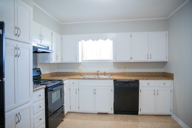 Building Photo - 3 bedroom/ 2 bathroom rental in Cullman City limits.
