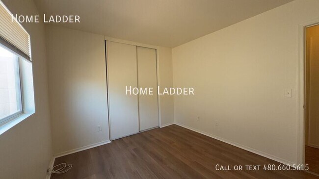Building Photo - 10665 E Bramble Ave