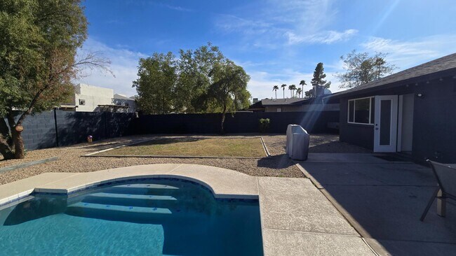 Building Photo - 9209 N 48th Dr
