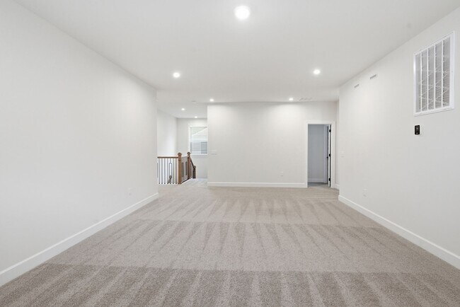 Building Photo - 1061 Sycamore Ests