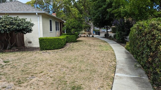 Building Photo - Inviting 3-Bed/2-Bath Home - Menlo Park