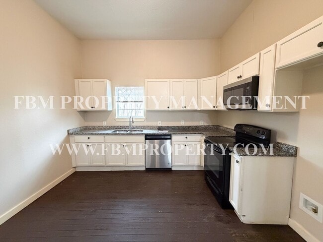 Building Photo - 741 W Park Ave