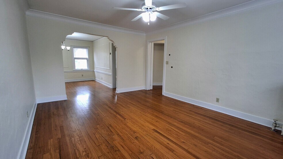 Building Photo - 417 E Meyer Blvd