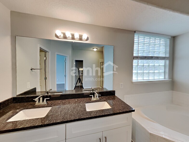 Building Photo - 6303 Tall Canyon Ct