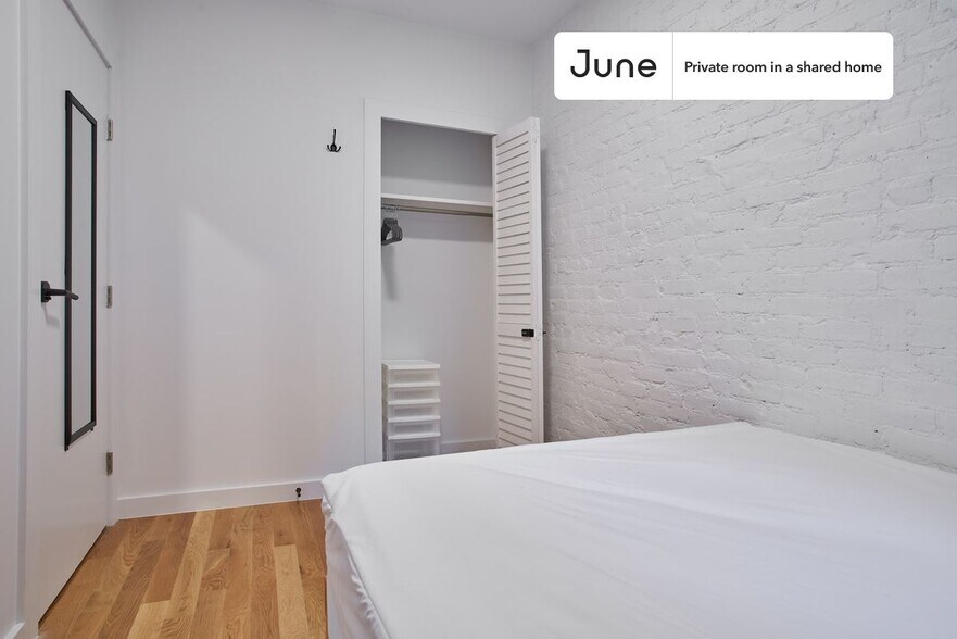 Building Photo - Cozy Private ROOM in Bed-Stuy