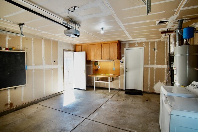 Building Photo - 4400 Sunrise Ct