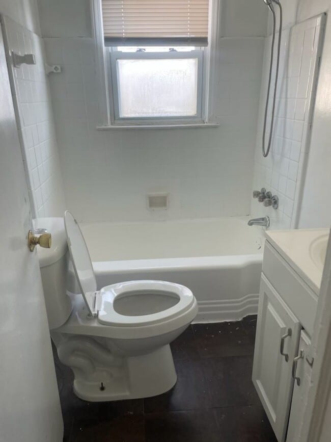 Building Photo - Welcome Home- Section 8 Approved-  Skip th...