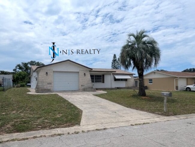 Primary Photo - Large open 2/2/1 1378 Sq. Ft. with freshly...