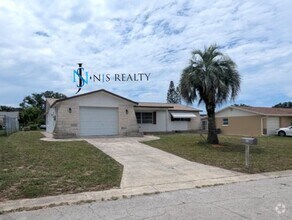 Building Photo - Large open 2/2/1 1378 Sq. Ft. with freshly...