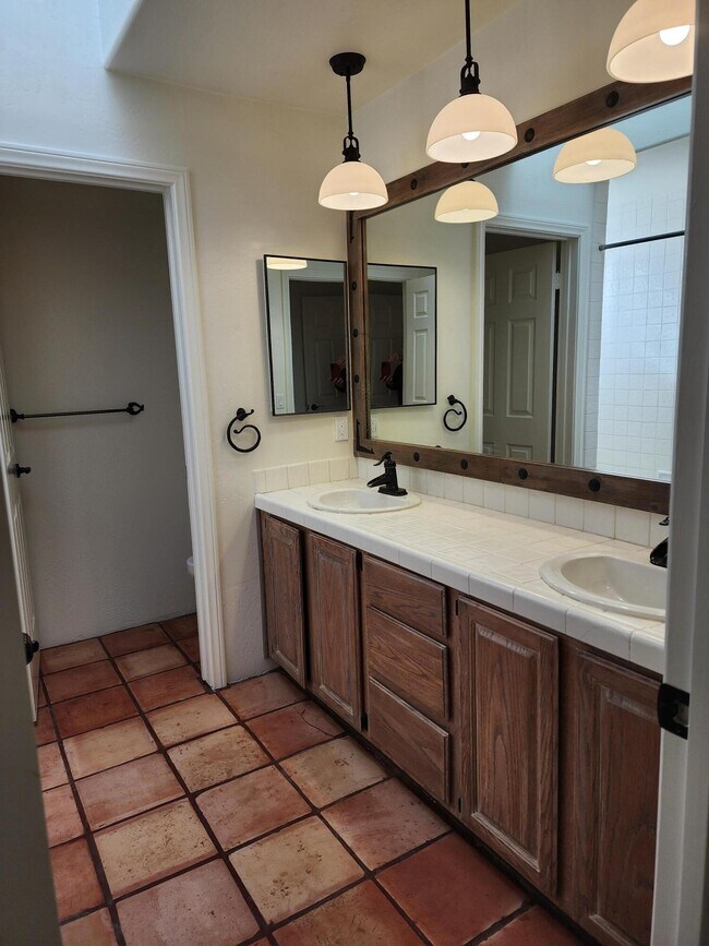 Building Photo - 54035 Avenida Martinez