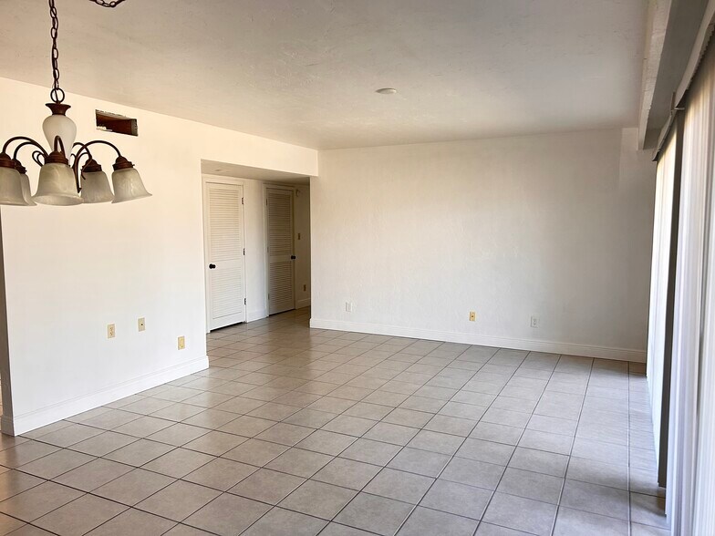 Living room view - 4031 Abbey Ct