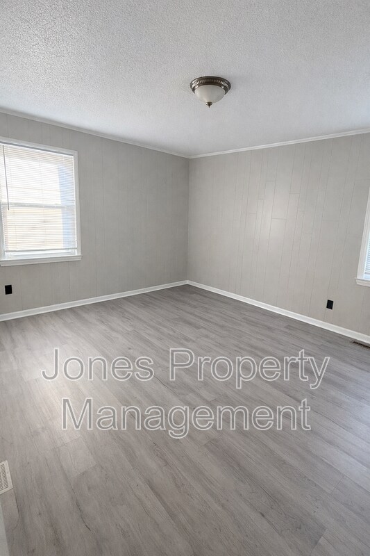 Building Photo - 152 Leonard Dr