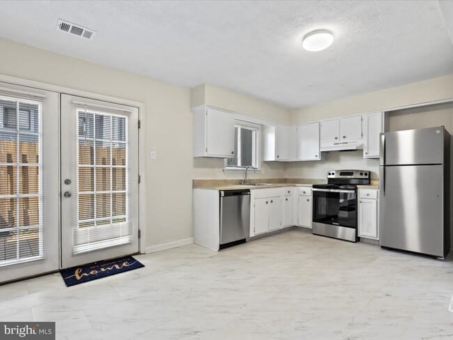 Building Photo - 8633 Madera Ct