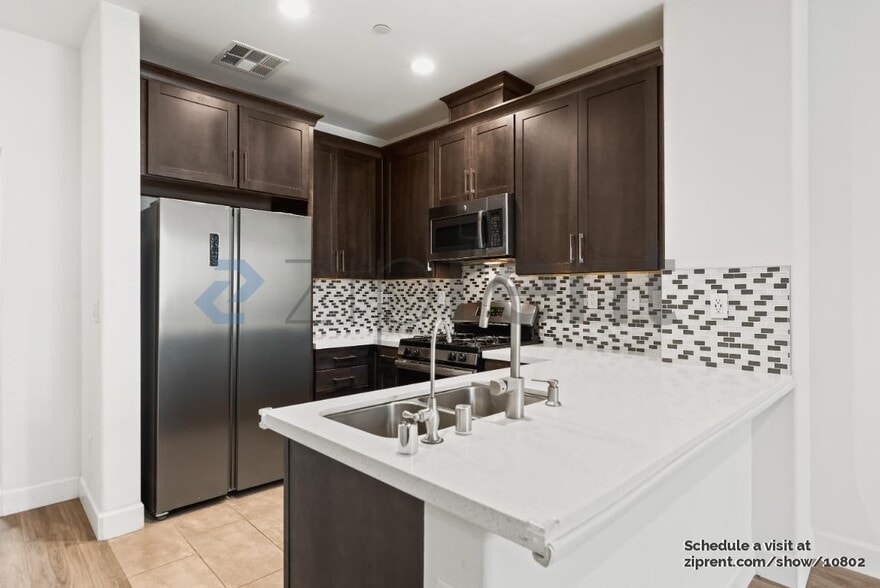 Building Photo - 5533 Great Oaks Pky