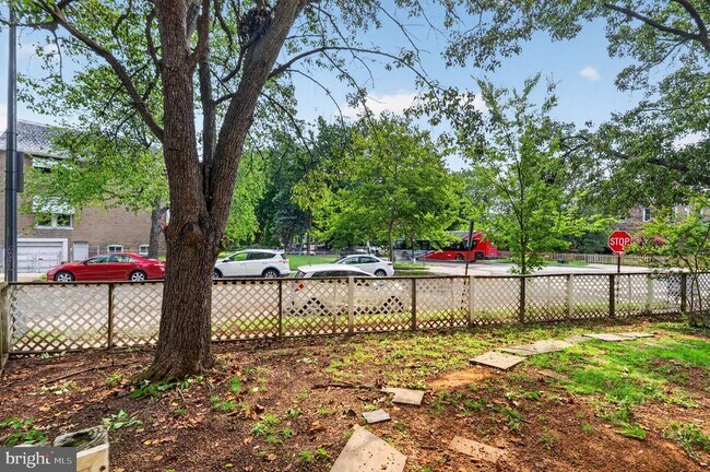Building Photo - 1526 Potomac Ave SE