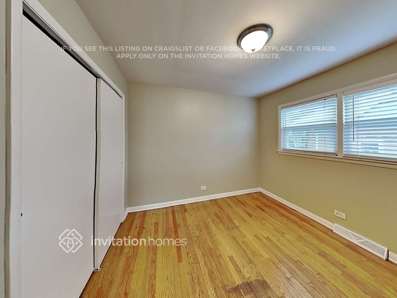 Building Photo - 10111 S 53rd Ave