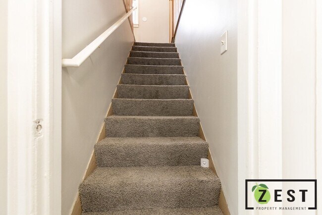 Building Photo - 19366 Woodside St